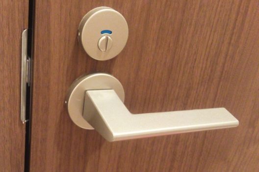 室内ドアに鍵を簡易的に後付けする方法！やり方や注意点を徹底解説
